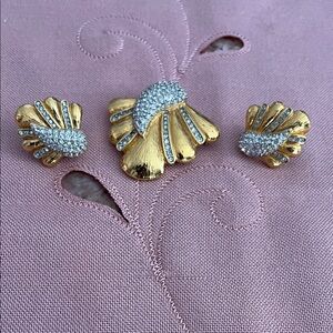 Gold-tone Crystal Brooch Set Signed Butler